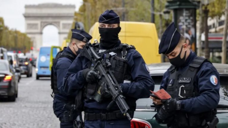 Γαλλία: «Ήθελα να σκοτώσω τον Μακρόν», είπε ο δράστης της επίθεσης με μαχαίρι σε ιερέα, στη Νίκαια | tovima.gr
