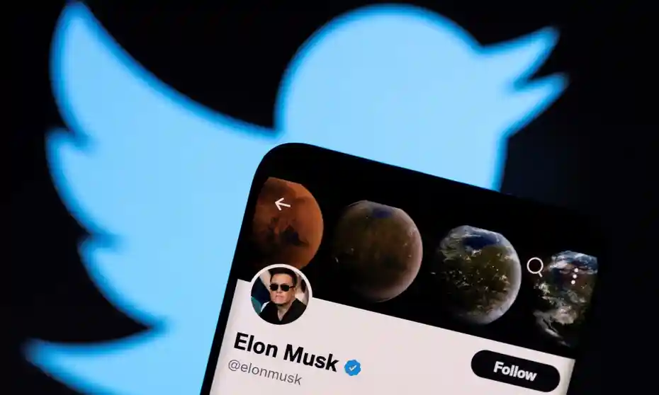 Ο Έλον Μασκ αγόρασε το Twitter – Στα 44 δισ. δολάρια έκλεισε η συμφωνία