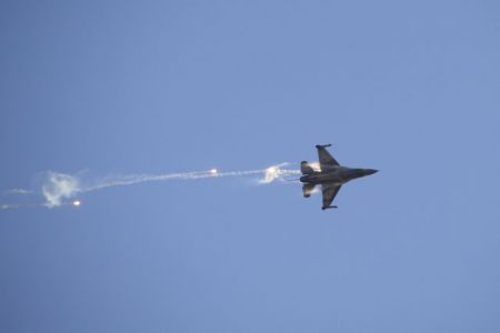 Οι υπερπτήσεις και το κουμπί των ελληνικών F-16