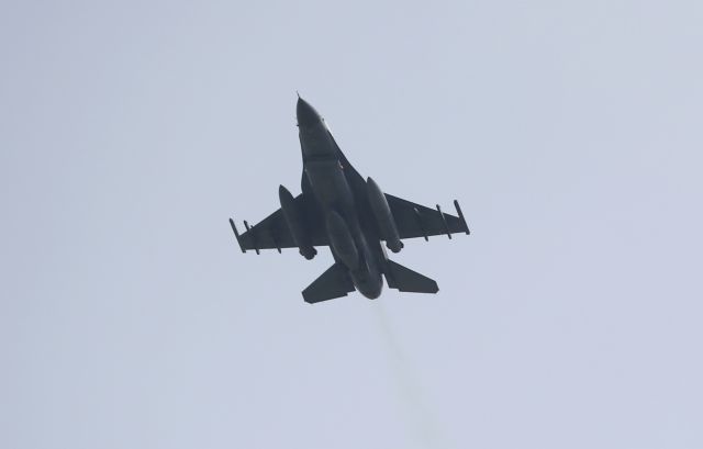 Συνετρίβη αμερικανικό F-16 στη Νότια Κορέα – Σώος ο πιλότος