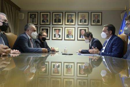 Τσίπρας: Τροπολογία για τη ρήτρα αναπροσαρμογής