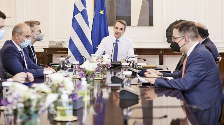 Εκλογές σε ένα χρόνο, τέλος τα σενάρια για πρόωρες κάλπες – Το μήνυμα Μητσοτάκη στους υπουργούς | tovima.gr