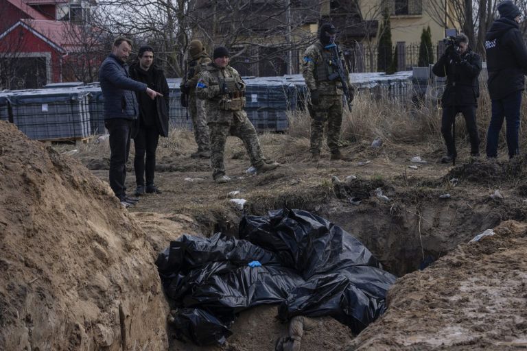 Μπούκα: Πτώματα τριών ανδρών με δεμένα τα χέρια βρέθηκαν θαμμένα κοντά στην πόλη | tovima.gr
