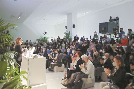 Νέα πορείαγια το Μουσείο Σύγχρονης Τέχνης