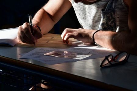 Κεραμέως: Νωρίτερα φέτος τα αποτελέσματα των πανελλαδικών