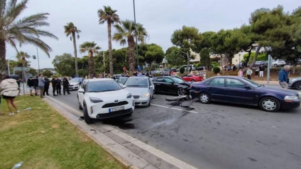 Καραμπόλα στην Παραλιακή με τραυματίες – Σημαντικές καθυστερήσεις