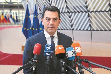Διπλή παρέμβαση για φθηνό ρεύμα