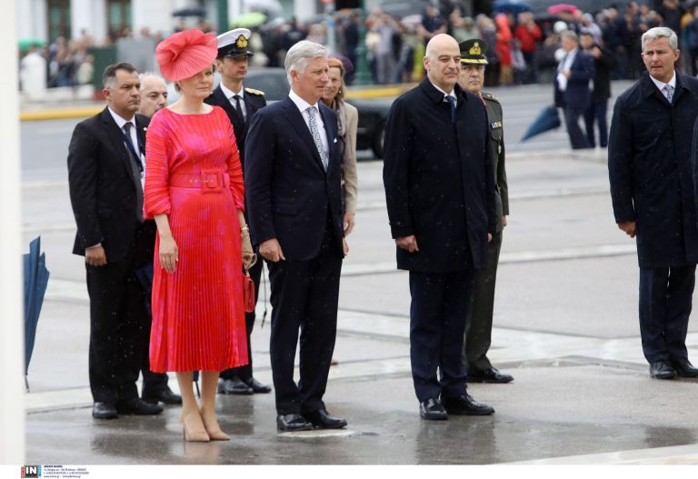 Βασιλιάς Φίλιππος του Βελγίου: Κατέθεσε στεφάνι στον Άγνωστο Στρατιώτη μαζί με τη σύζυγο του | tovima.gr