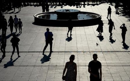 Ανησυχία για τις διεθνείς εξελίξεις, εργασιακή ασφάλεια και κοινωνική προστασία ζητούν οι νέοι