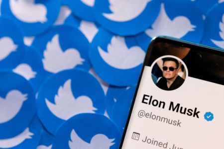 Έλον Μάσκ: Θέλει να βγάλει το Twitter από το Χρηματιστήριο