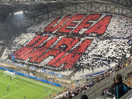 Κορεό «UEFA Mafia» από τους οπαδούς της Μαρσέιγ