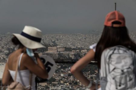 Κοροναϊός: 2.100 κρούσματα στην Αττική – 486 στη Θεσσαλονίκη