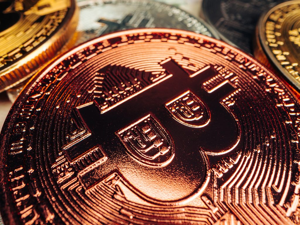 Bitcoin: «Βουτιά» σχεδόν 9% και «καπνός» 126 δισ. δολ. από την αγορά κρυπτονομισμάτων