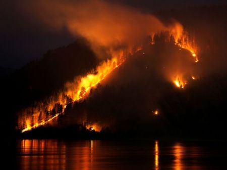Φωτιά στη Σιβηρία: 200 κτίρια καίγονται – Τουλάχιστον 5 νεκροί