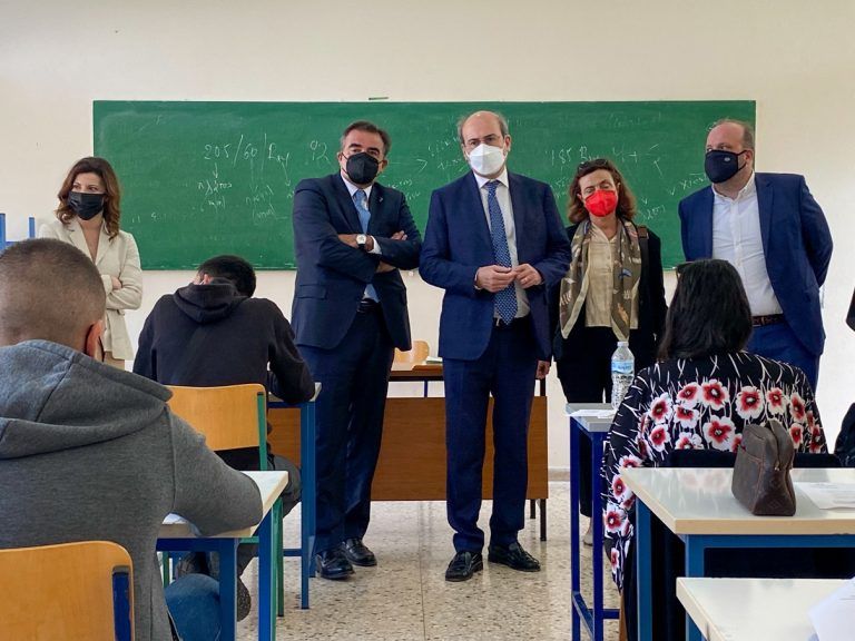European Commission VP visits vocational school: Europe paves the way for employment and skills | tovima.gr