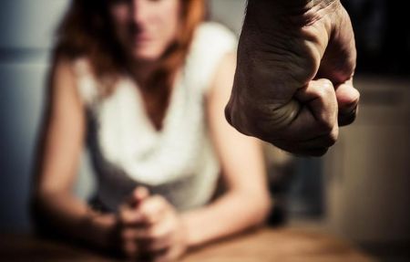 Αγία Παρασκευή: Μεθυσμένος απειλούσε τη γυναίκα του με μαχαίρι μέσα στο σπίτι τους