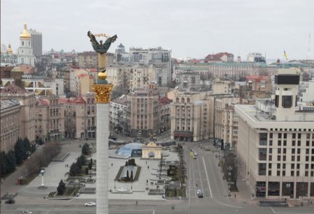 Το παρασκήνιο της επιστροφής στο Κίεβο και οι απόψεις ΥΠΕΞ – Μαξίμου