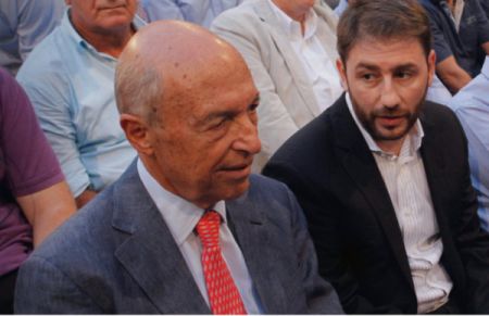 ΠΑΣΟΚ: Επαφές Νίκου Ανδρουλάκη με Κώστα Σημίτη, Ευάγγελο Βενιζέλο