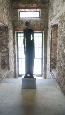 Μεμάς Καλογηράτος: «Τραγική Μούσα» – Μια σημαντική έκθεση του σπουδαίου γλύπτη