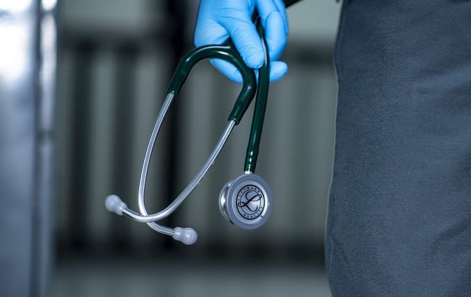 Προσωπικός γιατρός: Πώς θα αποζημιώνεται – Τι θα ισχύσει για τους γιατρούς του Δημοσίου