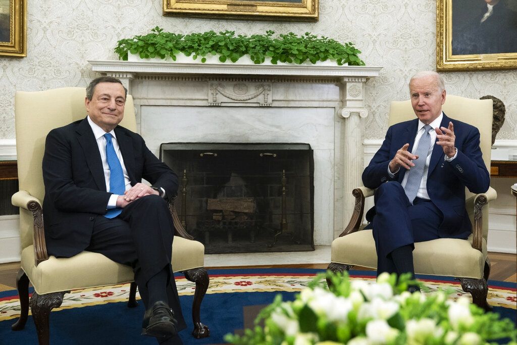 Ντράγκι: Ο Μπάιντεν να πάρει τηλέφωνο τον Πούτιν – Πρέπει να τελειώσει ο πόλεμος