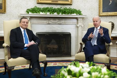 Ντράγκι: Ο Μπάιντεν να πάρει τηλέφωνο τον Πούτιν – Πρέπει να τελειώσει ο πόλεμος