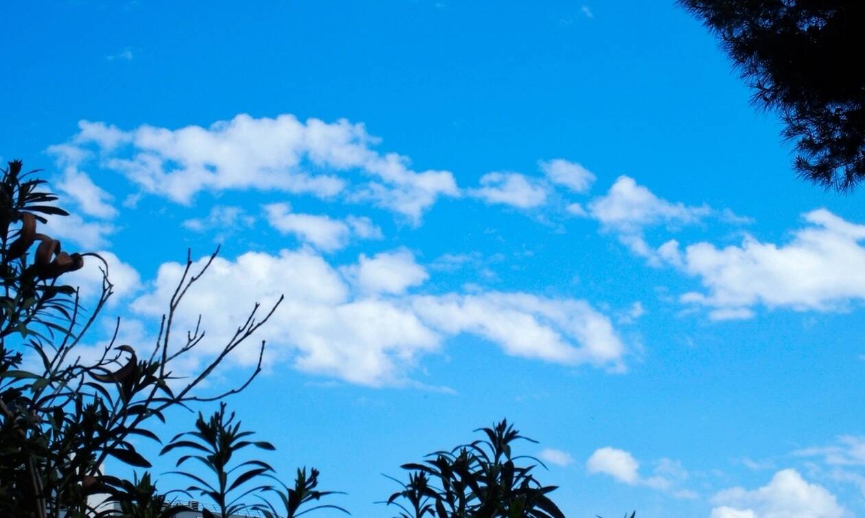 Καιρός: Κούλουμα με αφρικανική σκόνη, ισχυρούς νοτιάδες και υψηλές θερμοκρασίες