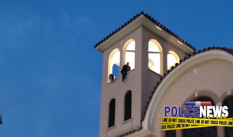 Αιγάλεω: Αντρας απειλεί να αυτοκτονήσει από καμπαναριό εκκλησίας