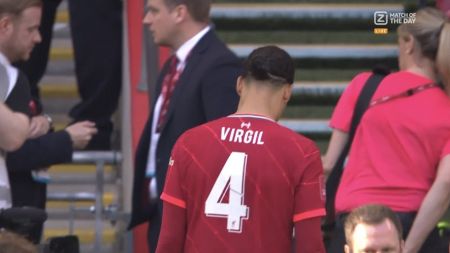 Αγωνία με Φαν Ντάικ στη Λίβερπουλ