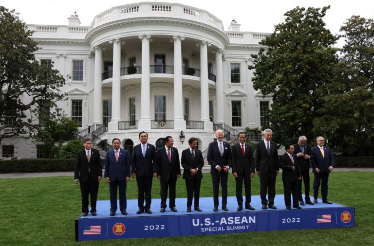 Ο Μπάιντεν προσπαθεί να διαμορφώσει συσχετισμό κατά της Κίνας στη Νοτιοανατολική Ασία | tovima.gr