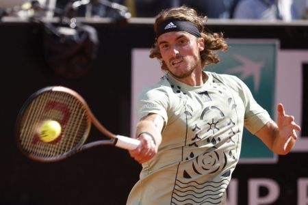 Στέφανος Τσιτσιπάς: Διέλυσε τη ρακέτα του και φώναζε «παίζεις άθλια»