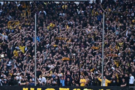 Χαμός στην ΑΕΚ: Στα Σπάτα οι οπαδοί