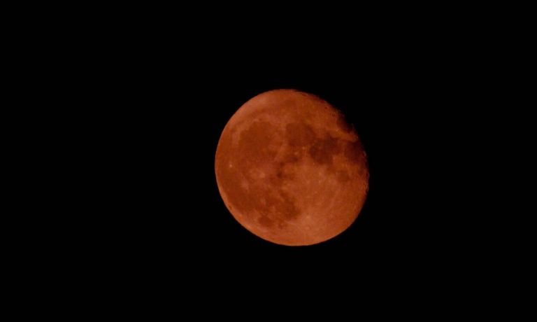 Πανσέληνος: Απόψε το «ματωμένο φεγγάρι» | tovima.gr