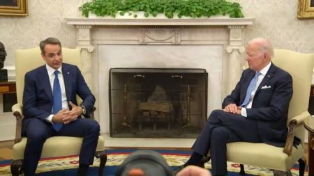 Biden thanks Mitsotakis for supporting Ukraine, says US-Greece ties ‘more important than ever’