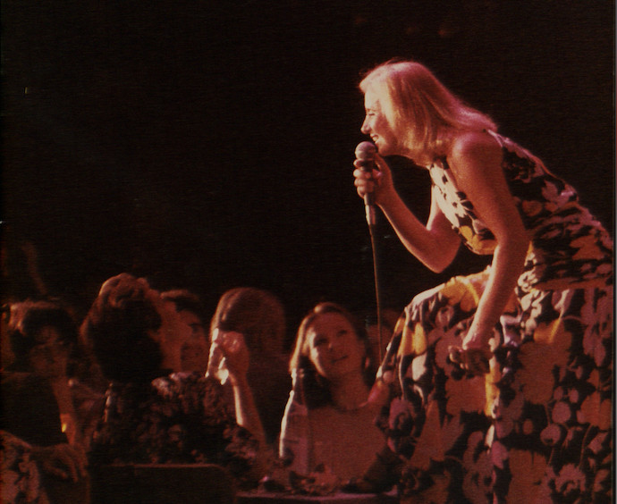 Βίκυ Μοσχολιού: H φωνή που καθόρισε την εξέλιξη του ελληνικού τραγουδιού