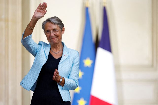 Γαλλία: Ψυχρή υποδοχή για τη νέα πρωθυπουργό – Ποια είναι η Ελιζαμπέτ Μπορν | tovima.gr