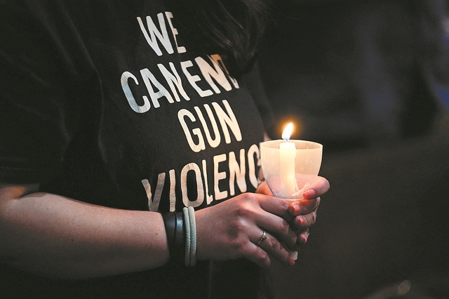 Η Αμερική θρηνεί αλλά δενμαθαίνει