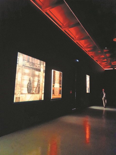 Μέσα από το πρίσματου κόκκινου