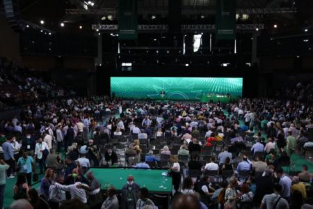 ΠΑΣΟΚ: Ενθουσιασμός και ενωτικό κλίμα κατά τη δεύτερη μέρα του συνεδρίου