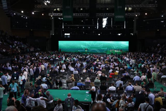 ΠΑΣΟΚ: Ενθουσιασμός και ενωτικό κλίμα κατά τη δεύτερη μέρα του συνεδρίου