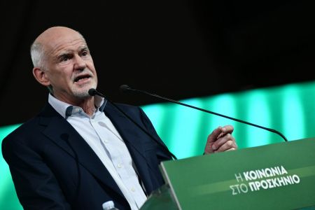 Συνέδριο ΠΑΣΟΚ: «Λεφτά υπάρχουν αλλά ποιος τα παίρνει» είπε ο Γιώργος Παπανδρέου