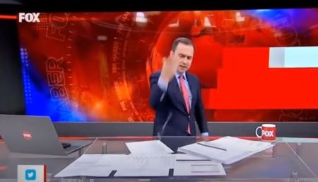 Τουρκία: Παρουσιαστής τα… έσπασε on air – Χαμός στο στούντιο