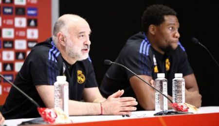 Ο Λάσο αποθέωσε τους οπαδούς του Ολυμπιακού