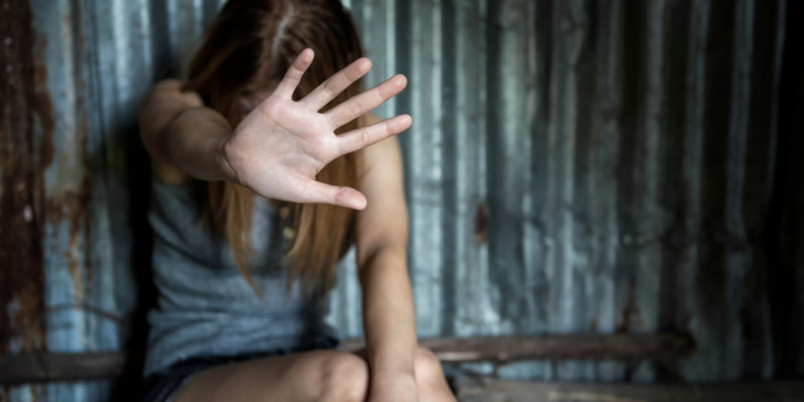 Λιβαδειά: 14χρονη καταγγέλλει βιασμό από φίλο του πατέρα της | tovima.gr