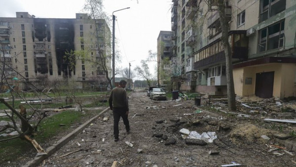 Ουκρανία: Αδιάκοποι οι ρωσικοί βομβαρδισμοί στο Ντονμπάς – Η Μόσχα κατηγορεί τη Δύση για την επισιτιστική κρίση