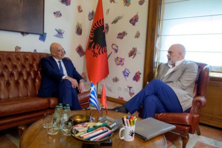 Στα Τίρανα ο Δένδιας: Η συμφωνία με την Αλβανία για την ΑΟΖ είναι ο τρόπος επίλυσης των διαφορών