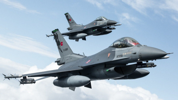 Νέα τουρκική πρόκληση: Υπερπτήση τουρκικών F-16 σε Οινούσσες και Παναγιά