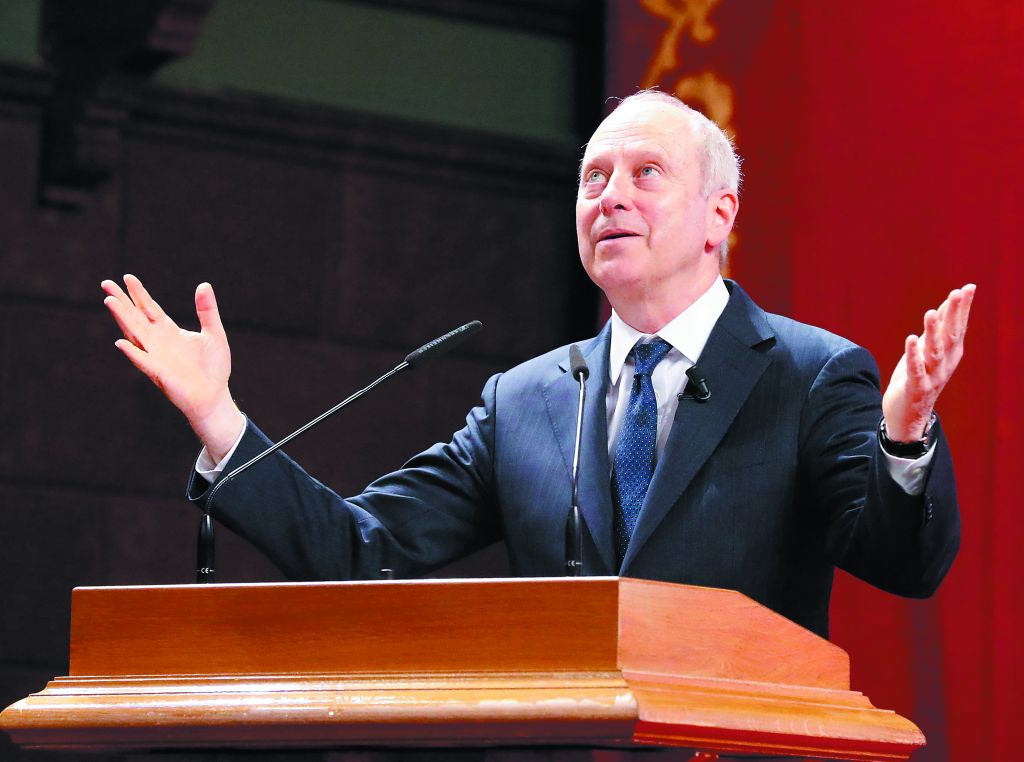 Μάικλ Σαντέλ: Να μετακινηθούμε από την αξιοκρατία στην αξιοπρέπεια της εργασίας