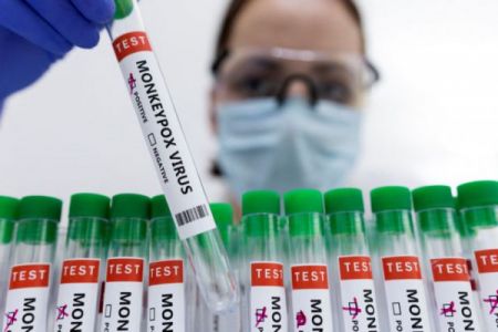 Μόσιαλος: Τι πρέπει να γνωρίζουμε για τα εμβόλια και τα φάρμακα κατά της ευλογιάς των πιθήκων