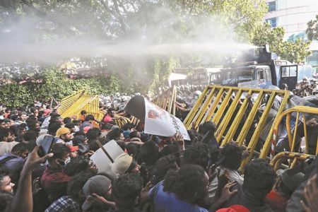Η ανατολή ενός κόσμου πιο αβέβαιουαπό ποτέ